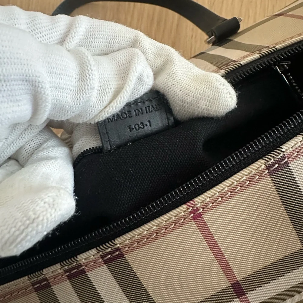 Burberry House Check Barrel bag black with dustbag - Picture 8 of 14